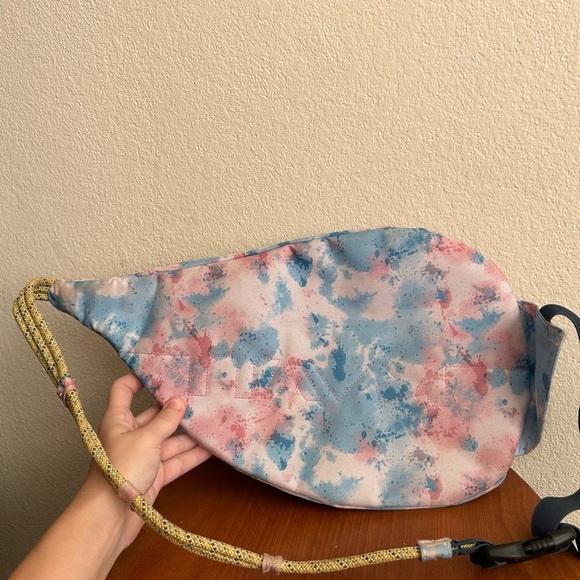 KAVU Mini Rope Sling Pack In Unicorn Dreams Women's Multicolor Travel Crossbody - Picture 3 of 9